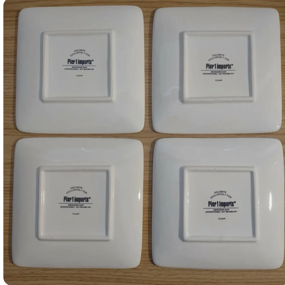 Pier 1 Fashion set of four dessert plates
